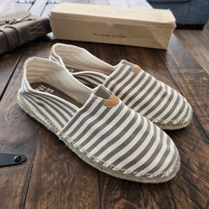 TONI PONS - "Blanes DD" Classic unisex espadrille. Size Women 9. New.